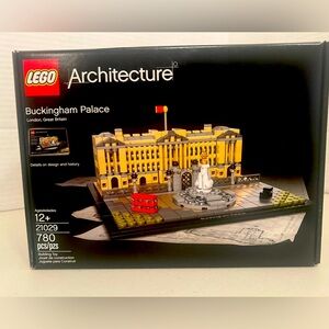 Retired LEGO Architecture Buckingham Palace set 21020